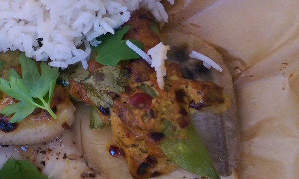 Fisch-Curry-mit-Bananen-im-Pergament