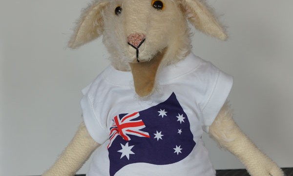 Lissie-mit-Australien-T-Shirt